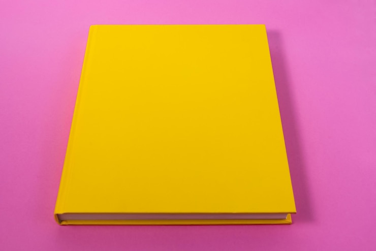 Foto gratuito libro di carta fisico sopra il primo piano del fondo