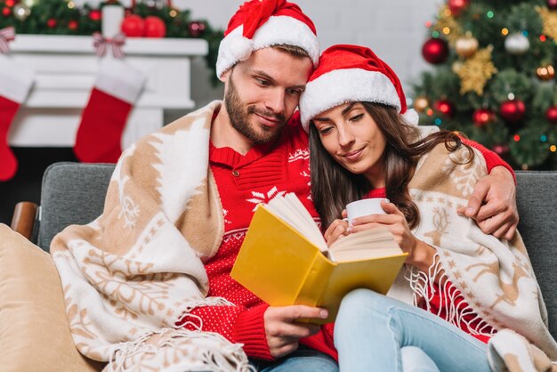 Libro di lettura uomo e donna