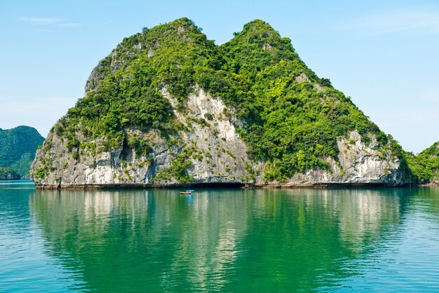 Limestone paesaggio baia di Halong