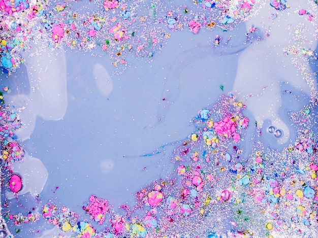 Liquido blu con stelle ornamentali e punte luminose