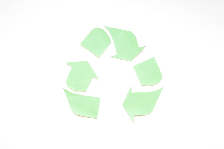 Foto gratuito logo di riciclo di carta verde