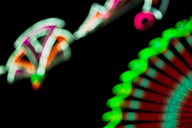 Foto gratuito luci al neon verdi della ruota di meraviglia vaga del parco di divertimenti