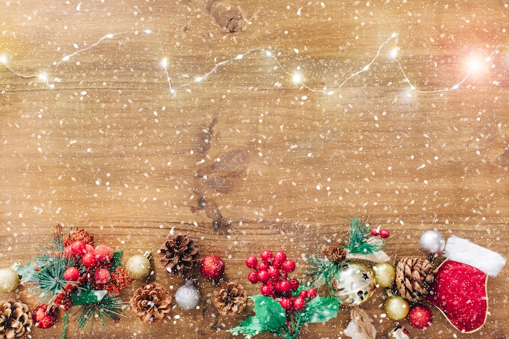 Foto gratuito luci nevicate e ornamenti natalizi