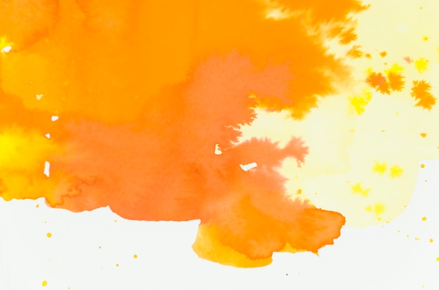 Luminoso misto arancio e giallo acquerello sfumato su sfondo bianco