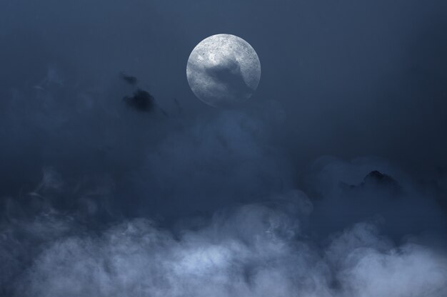 Luna piena con nuvole scure nella notte. concetto di Halloween