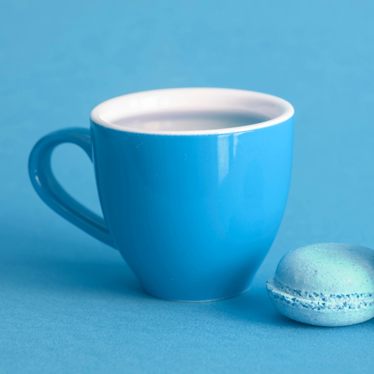 Foto gratuito macaron e tazza