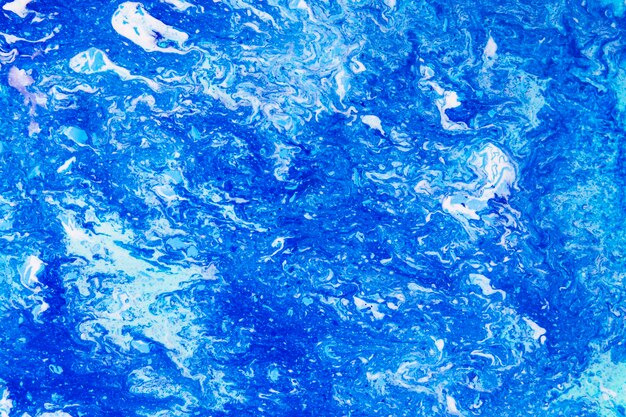 Macchie astratte bianche su sfondo blu
