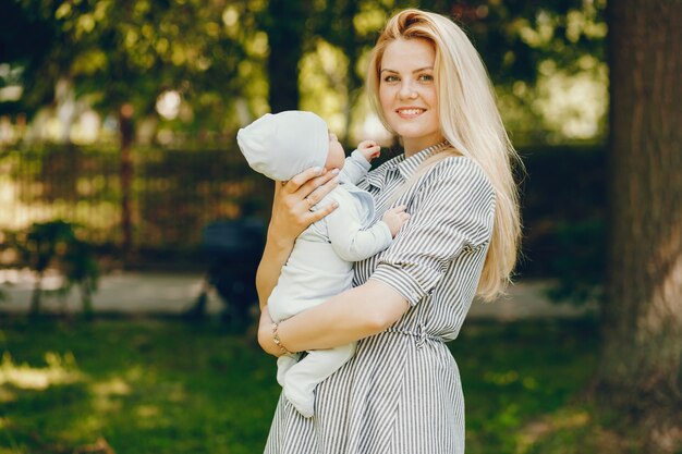 madre con figlio piccolo