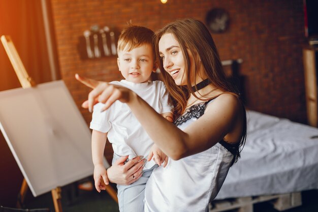 Madre con figlio piccolo