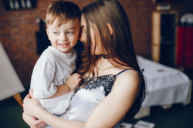 Madre con figlio piccolo