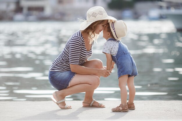 madre e bambino carino