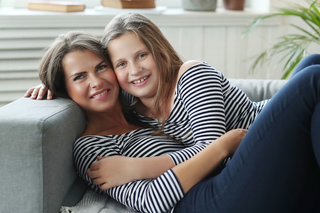 madre e figlia a casa