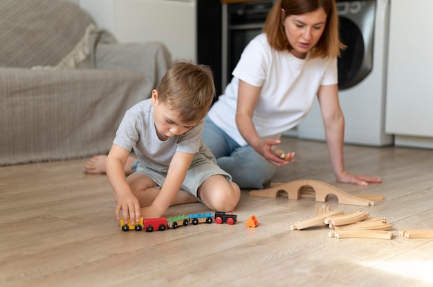 Madre e figlio trascorrono del tempo insieme