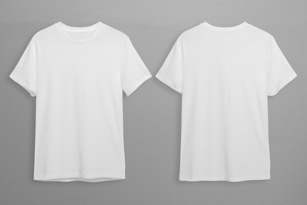 Magliette bianche con copia spazio su sfondo grigio