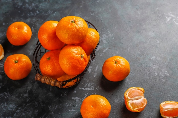 Mandarini freschi e succosi di clementine.