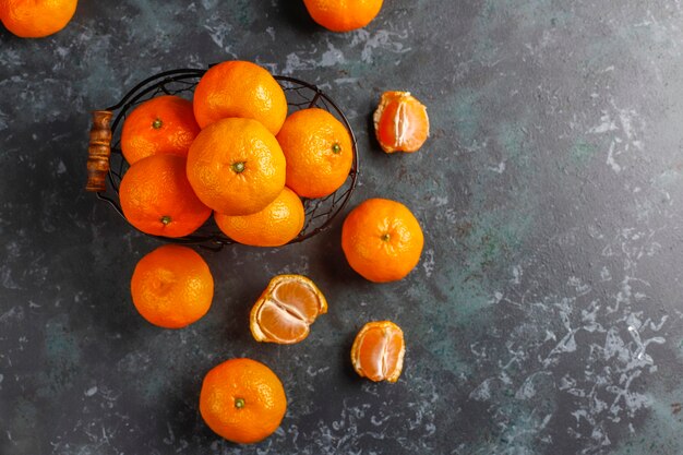 Mandarini freschi e succosi di clementine.