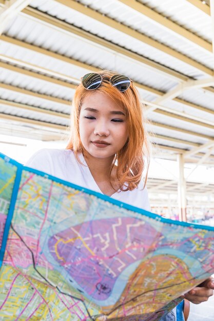 Mappa dai capelli rossi della tenuta della donna