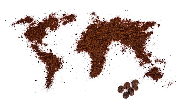 Mappa del mondo fatto di caffè su sfondo bianco