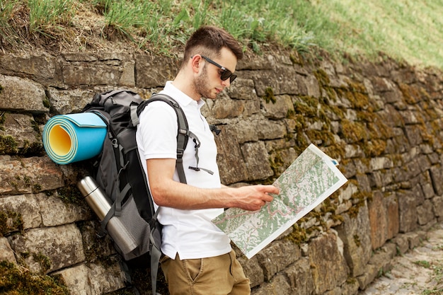 Mappa di lettura viaggiatore vista laterale