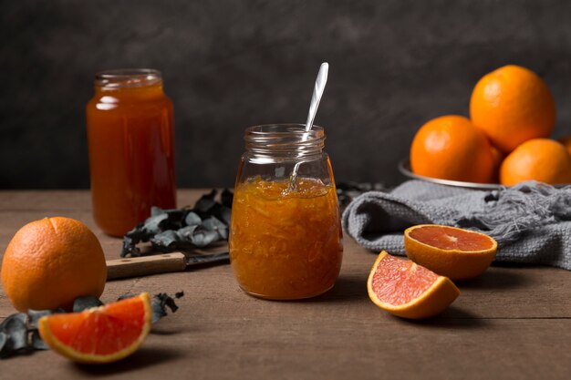 Marmellata biologica fatta in casa vista frontale