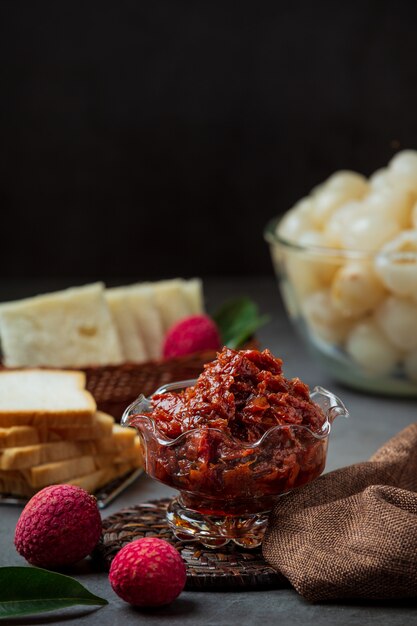 Marmellata di frutta Lychee Dessert delizioso per la colazione, cibo tailandese.