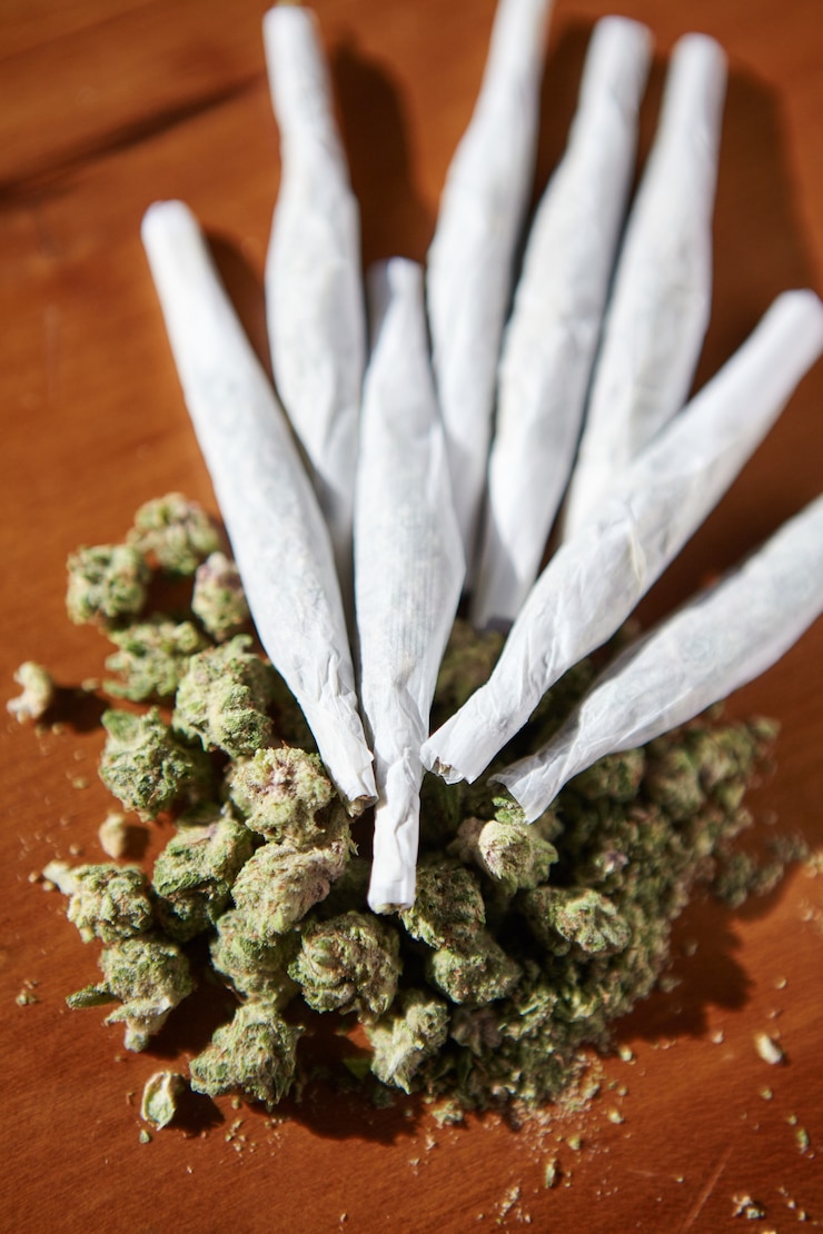 Foto gratuito mazzo di articolazioni, thc e cbd, marijuana