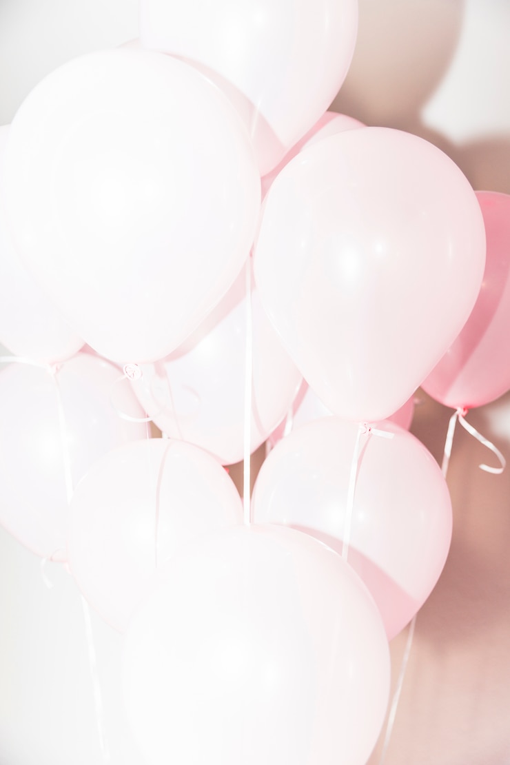 Foto gratuito mazzo di palloncini rosa per la decorazione del compleanno