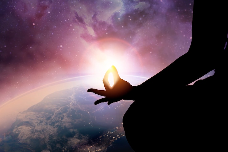 Foto gratuito meditazione adulta di vista laterale