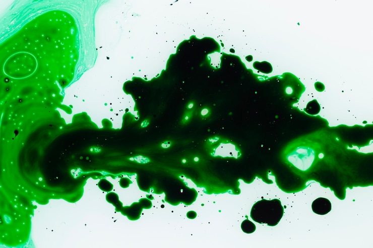 Foto gratuito melma verde astratta con occhi irreali