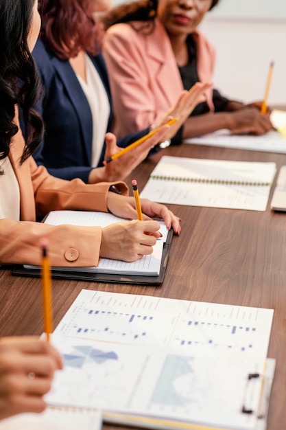 Membri del team di primo piano che lavorano