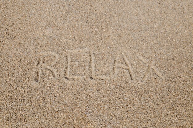 Messaggio sulla spiaggia sabbiosa