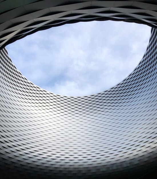 Messeplatz sotto un cielo nuvoloso a Basilea in Svizzera