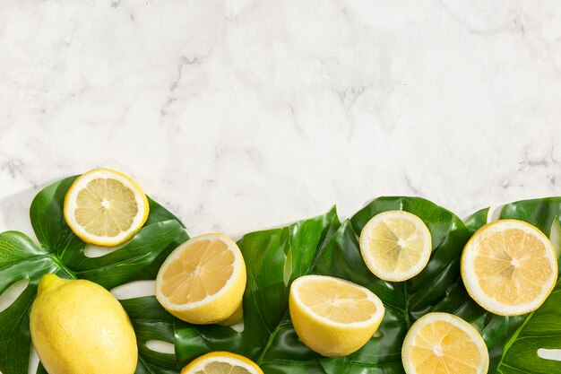 Metà dei limoni con spazio di copia