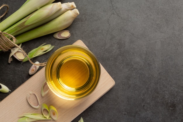 Miele di citronella e succo di limone Prodotti alimentari e bevande dall'estratto di citronella Concetto di nutrizione alimentare.