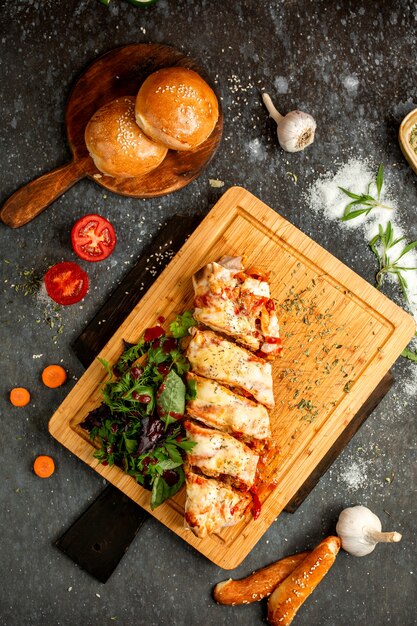 Mix di verdure in pita croccante e salsa