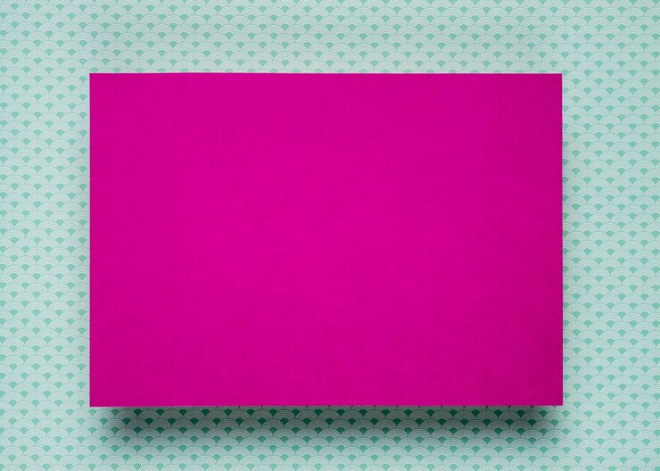 Foto gratuito mock-up di carta viola su sfondo verde acqua