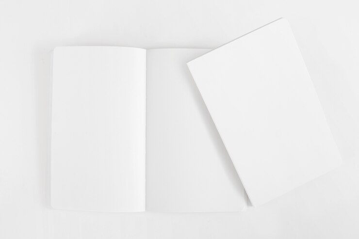 Foto gratuito mockup di due libretti vuoti