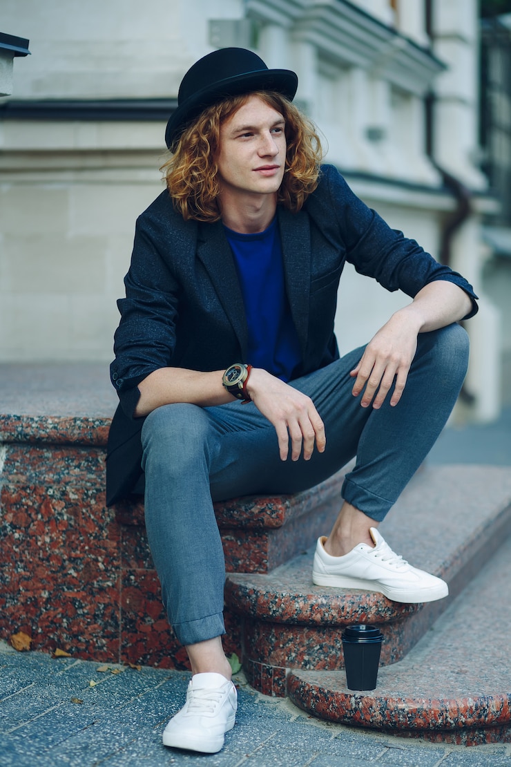 Foto gratuito moda ritratto di giovane uomo bello