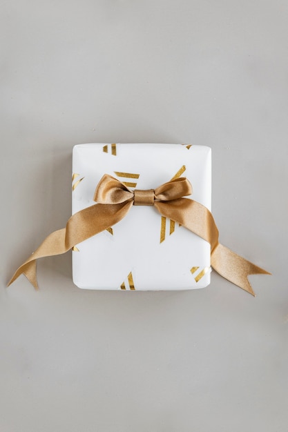 Modello sociale regalo festivo bianco e oro