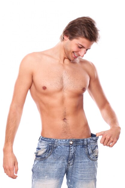 modello uomo senza camicia
