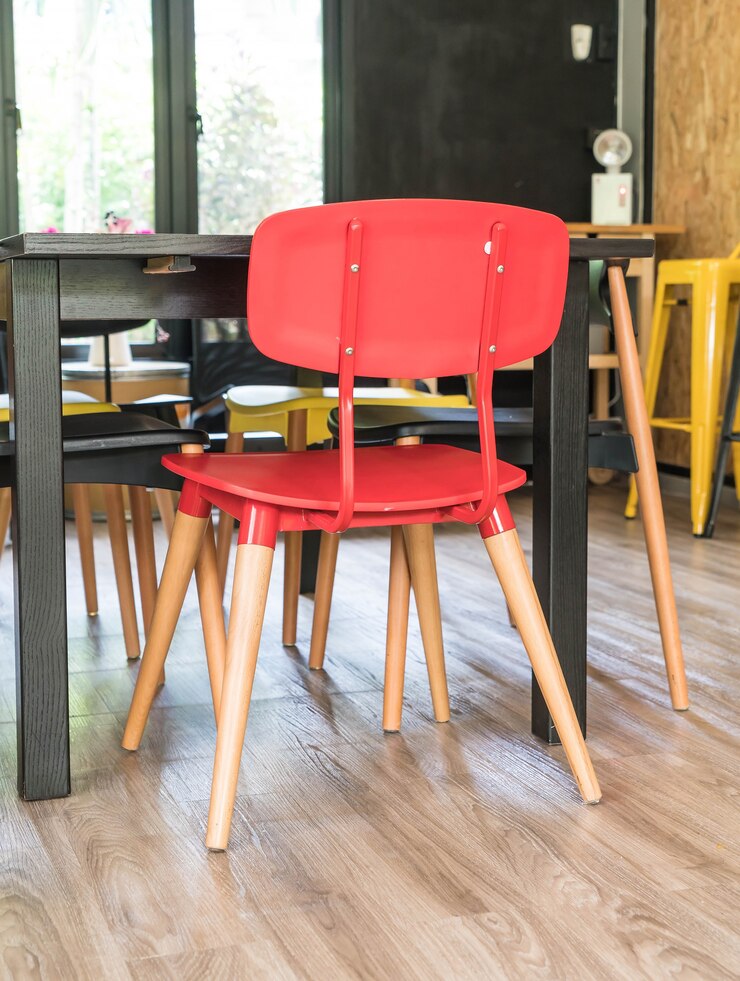 Foto gratuito moderna decorazione di sedia rossa della sedia