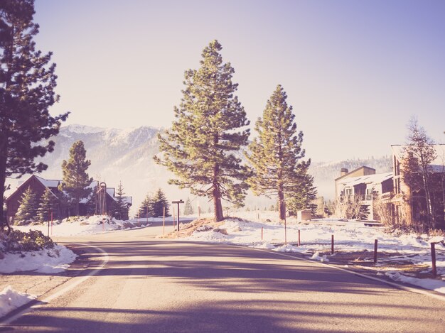 Modo per Mammoth Lakes in inverno. (Immagine filtrata elaborata vin