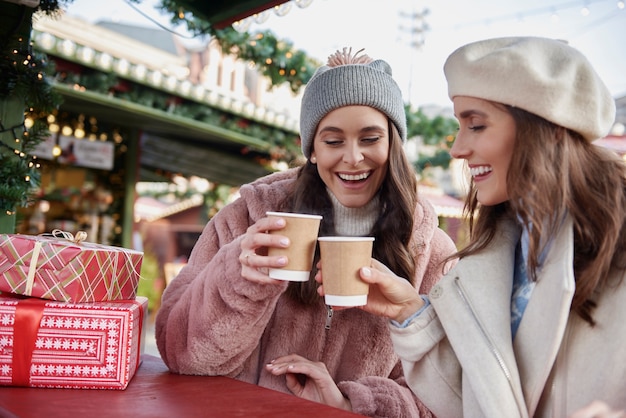 Momento magico trascorso al mercatino di Natale con due amici