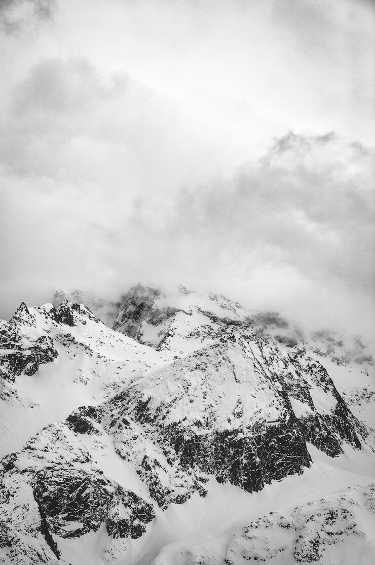 Montagna coperta di neve