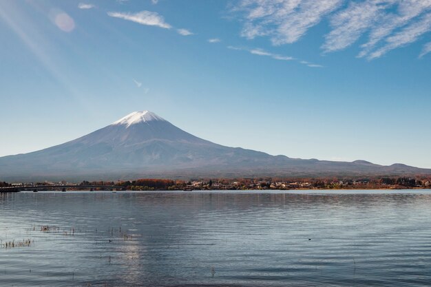 Montagna di Fuji nel lago Kawaguchiko, Giappone