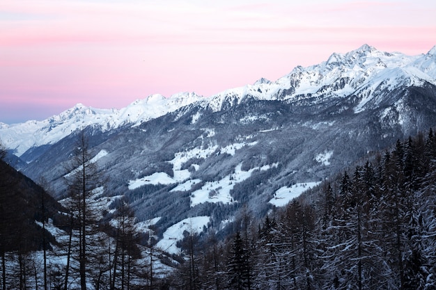 Montagne coperte di neve