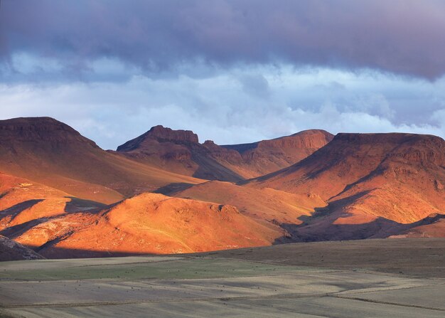 Montagne sabbiose nel Barkley Pass in Sud Africa