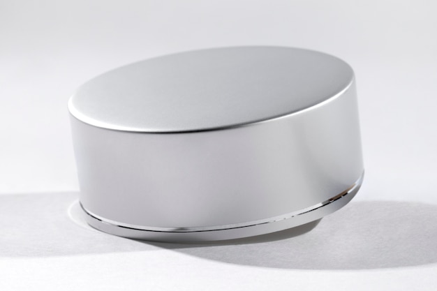 Mostra di creme cosmetiche levitanti