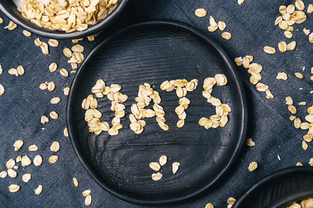 Mucchio di avena che formano una parola