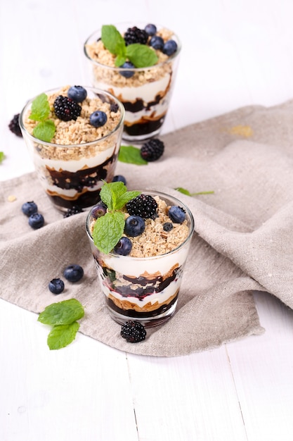 Muesli dessert su bicchieri